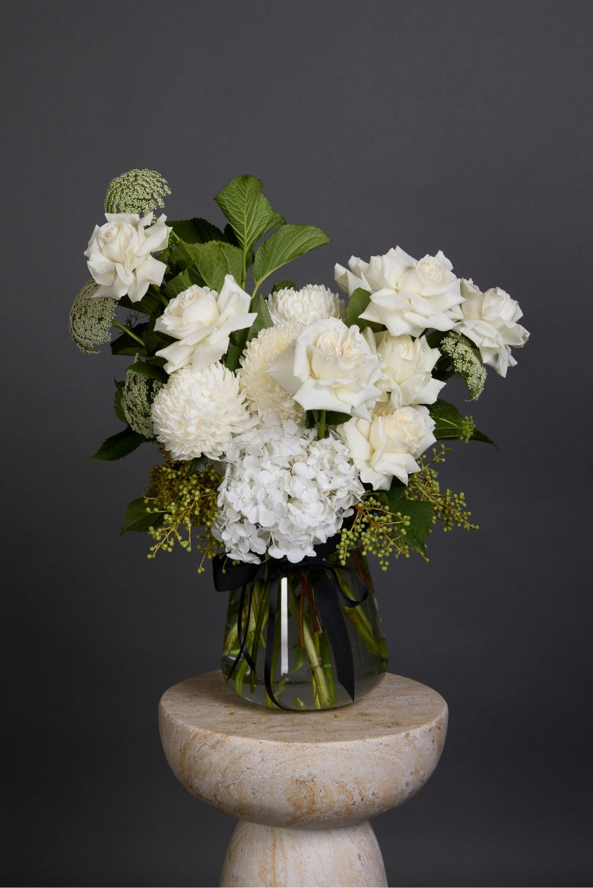 Vanille bouquet featuring pure white blooms with lush contrasting green foliage