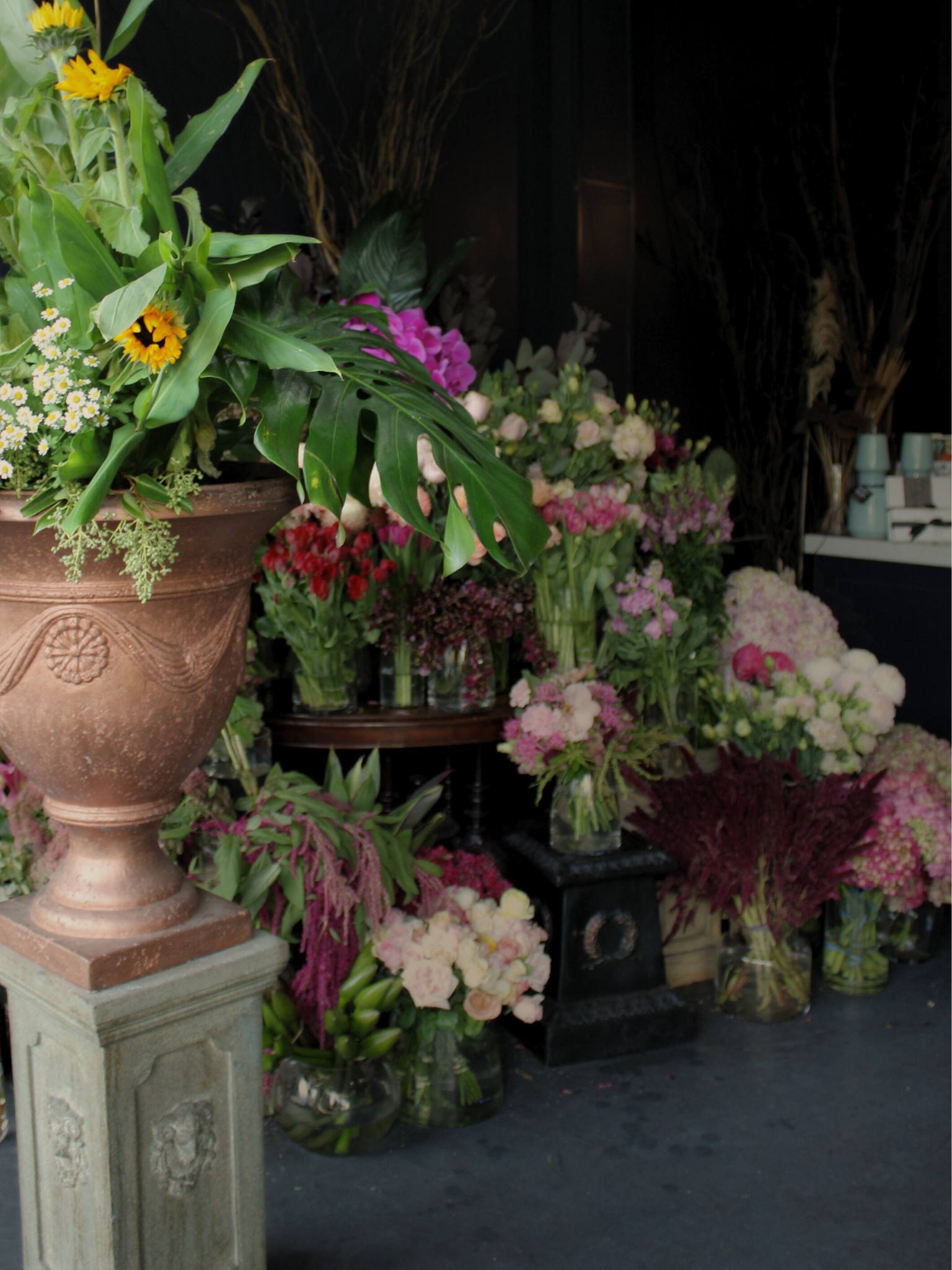 luxury store with flowers for delivery in Melbourne